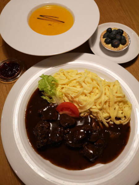 3-Gänge Wild-Menü "Hirschgulasch ToGo" Storchen Bamlach: 23 ,- € (bei Abholung)-